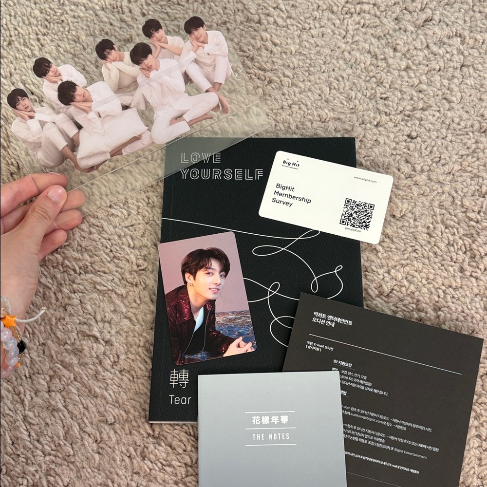 BTS Love Yourself: Tear Album Version O
•comes with poster, photocard, CD, etc.
